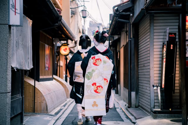 You are currently viewing Geisha in Japan: Einblick in die Welt der traditionellen Künstlerinnen