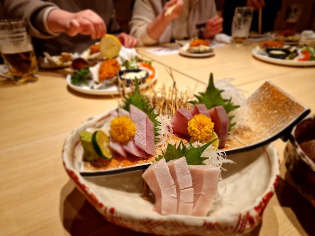 Sashimi - Zubereitet und dargeboten von einem Sushimeister in Tsubame Sanjo Niigata